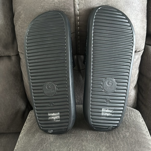 GBG Los Angeles Sandals NWOT - Picture 2 of 2